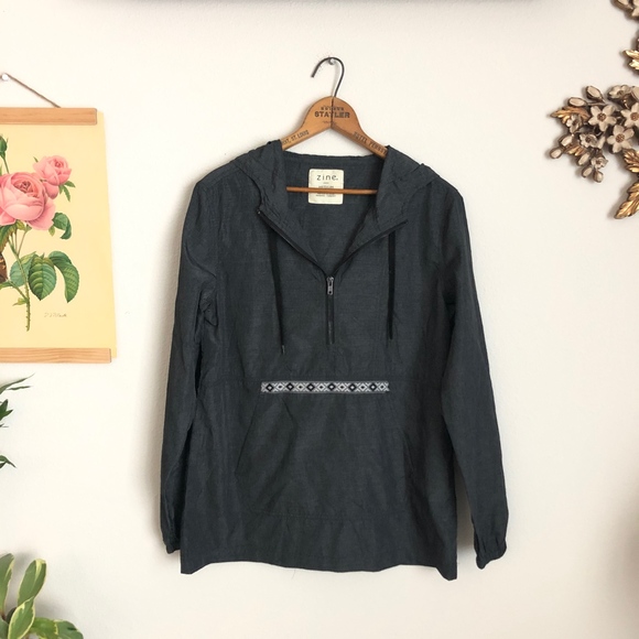 Zine Packable Hooded Windbreaker - Picture 3 of 8